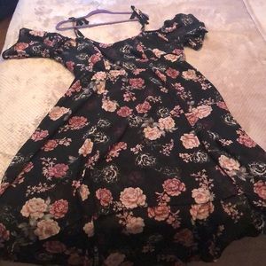 Beautiful flowery dress-Torrid size 3-NEVER WORN!